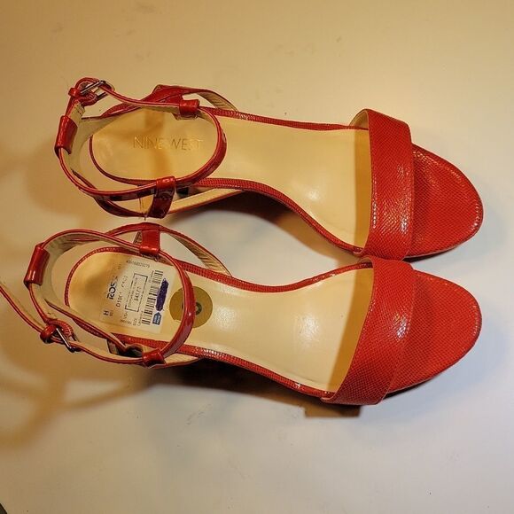 NINE WEST OPEN TOE ANKLE STRAP AND BUCKLE CLOSURE HEEL SANDAL - Picture 5 of 15